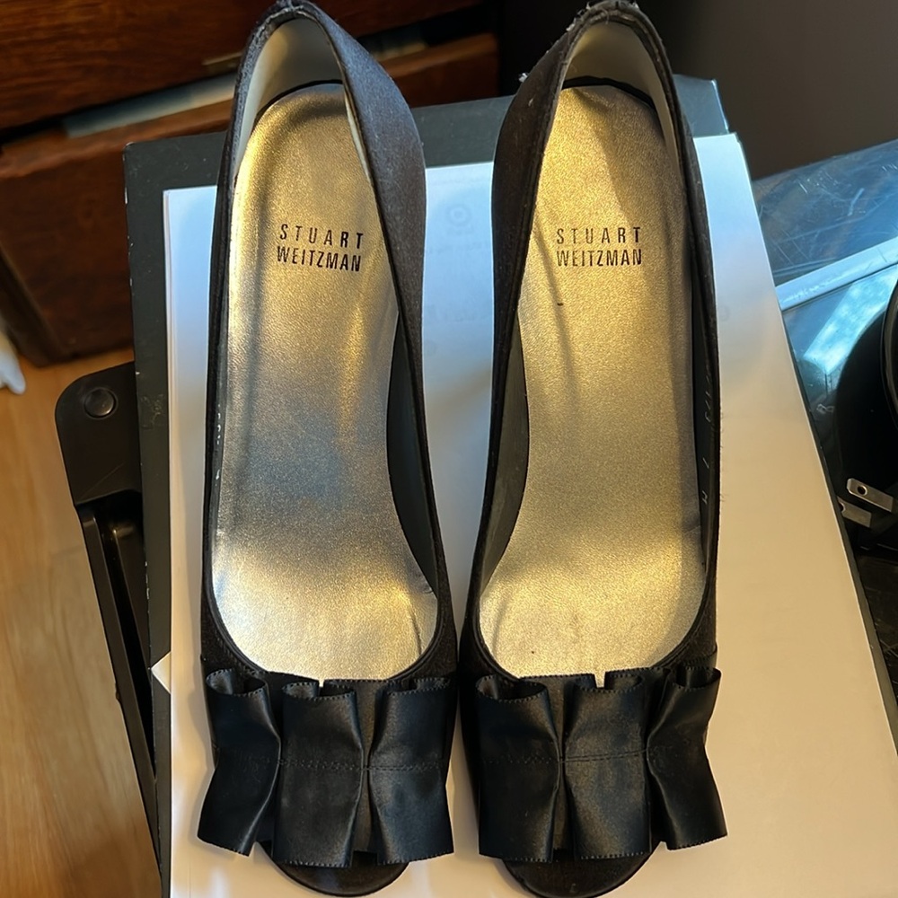 Gorgeous worn once Stewart Weitzmann satin dress shoes - wedding season!